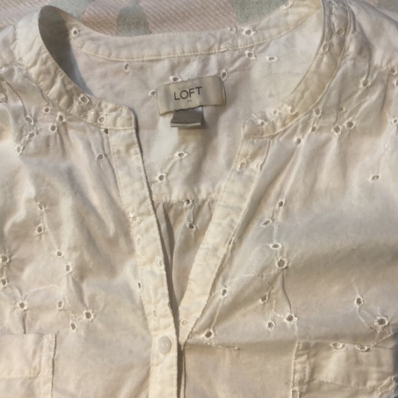 LOFT - White button up V-neck blouse - Picture 3 of 6